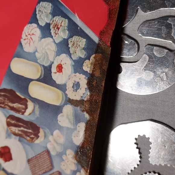 Vintage Mirro Cookie and Pastry Press in Original Box With Recipe Booklet - Picture 12 of 14